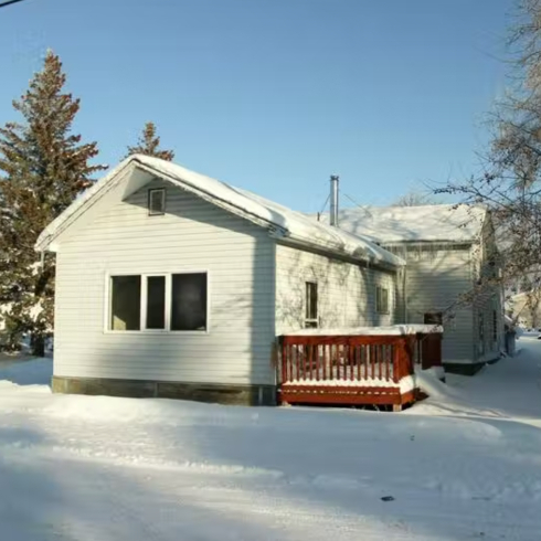 Ontario: This Three-bedroom Home in Barwick for $38,900
