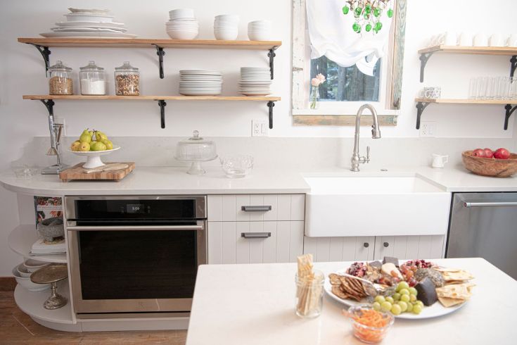 Pamela Anderson's light and bright kitchen with open shelving