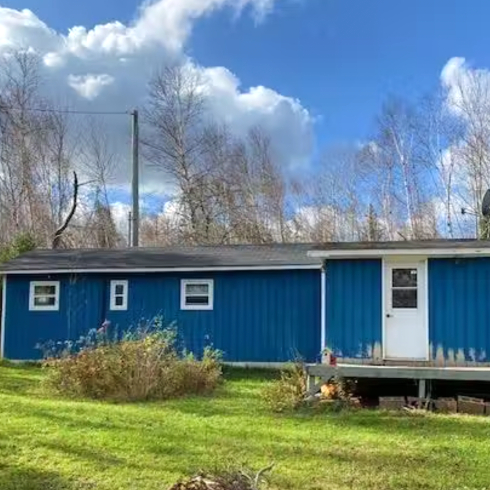 Prince Edward Island: This Mobile Home in Forest Hill for $60,000