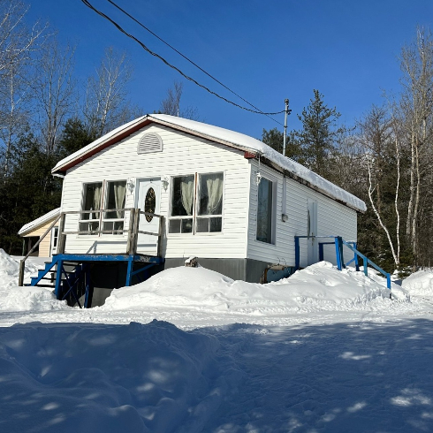 Quebec: This Country Bungalow near La Bostonnais for $35,000