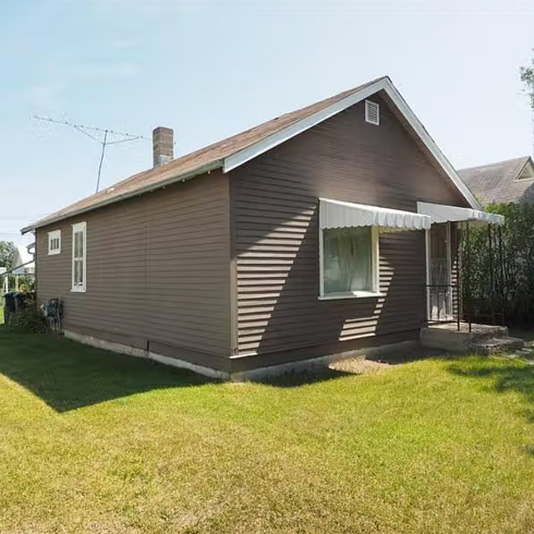 Saskatchewan: This 1930s Home in Eatonia for $19,900