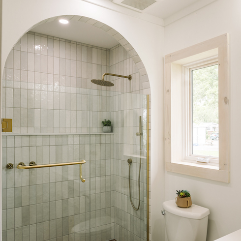 Shower with custom arch