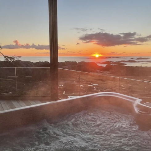 Hot tub overlooking Pacific Coast