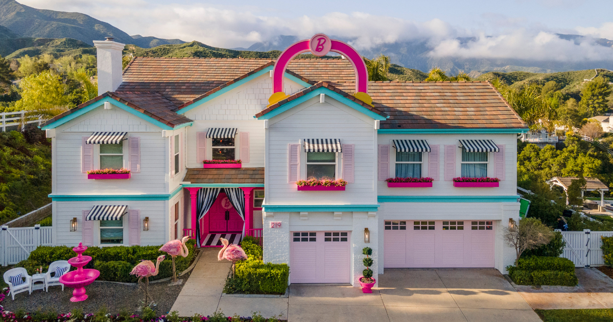 Before-and-After Photos of HGTV's Barbie Dreamhouse