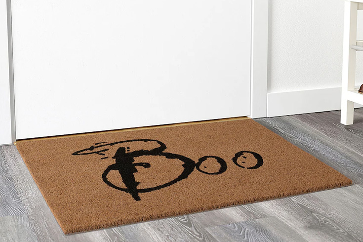 Doormat that says Boo