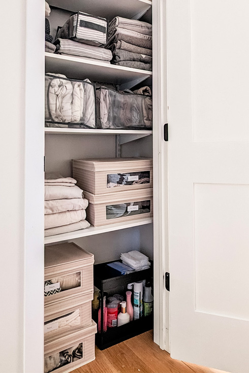 How to organize small closet
