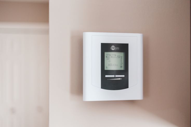 thermostat for monitoring temperature and humidity