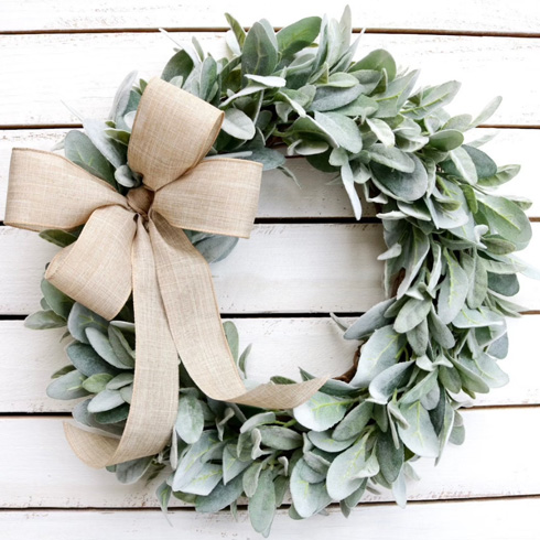 Canadian holiday decorations - minimalist front door wreath