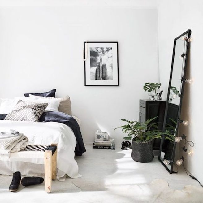 15 Beautiful and Powerful Black and White Bedroom Ideas