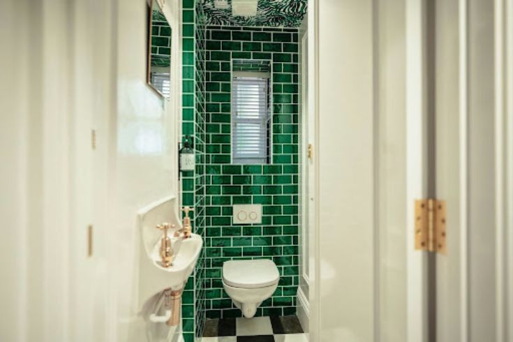 Green bathroom tile