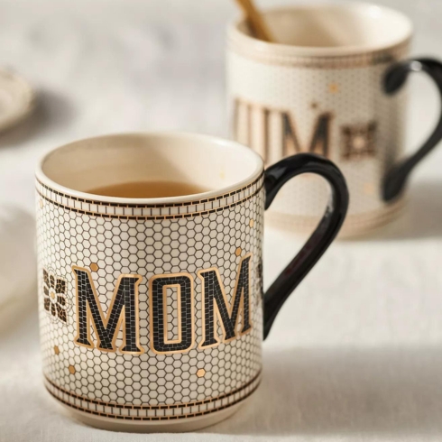 A mug that said 'MOM' on its front