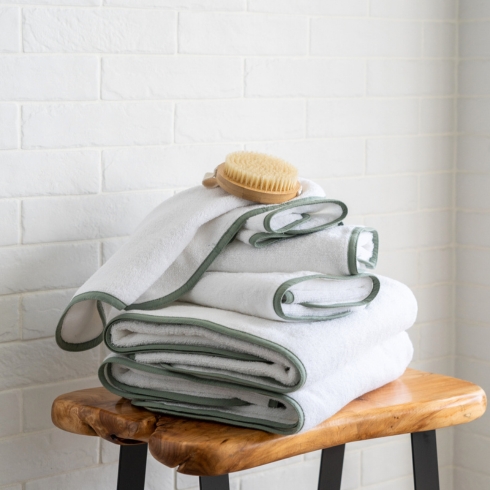 A set of classic bath towels from Canadian retailer Homebird