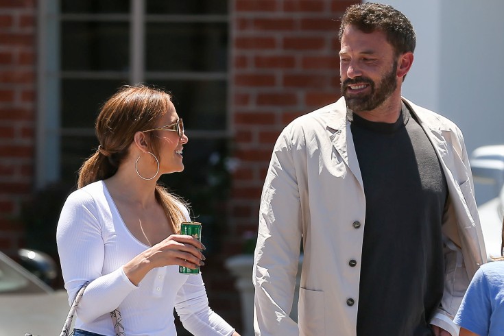 Jennifer Lopez and Ben Affleck walking down a street