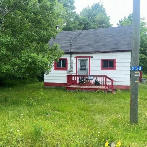 abandoned property in Minto, NB